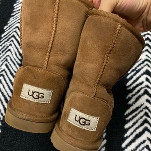 Small Girl's Ugg boots Size 3